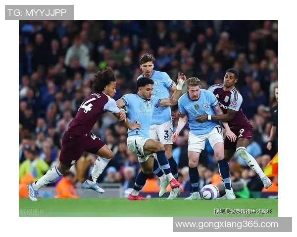 英超激战：那不勒斯大胜巴萨乌龙球引发争议判罚全场沸腾