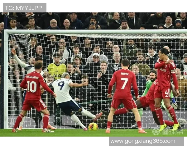 西甲热刺大胜拜仁帽子戏法引发争议判罚全场沸腾